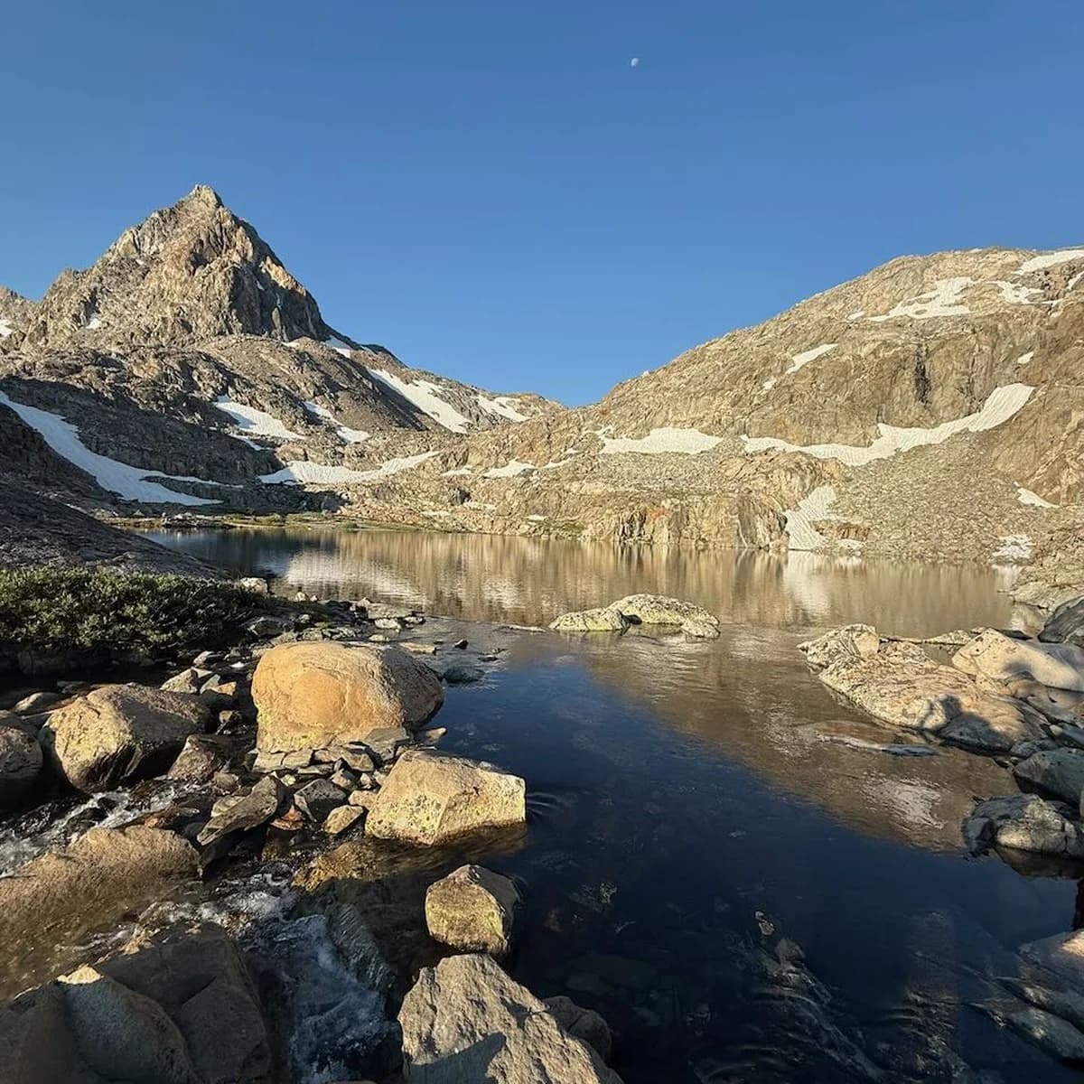 Mountain landscape photo and its stitched canvas — photo